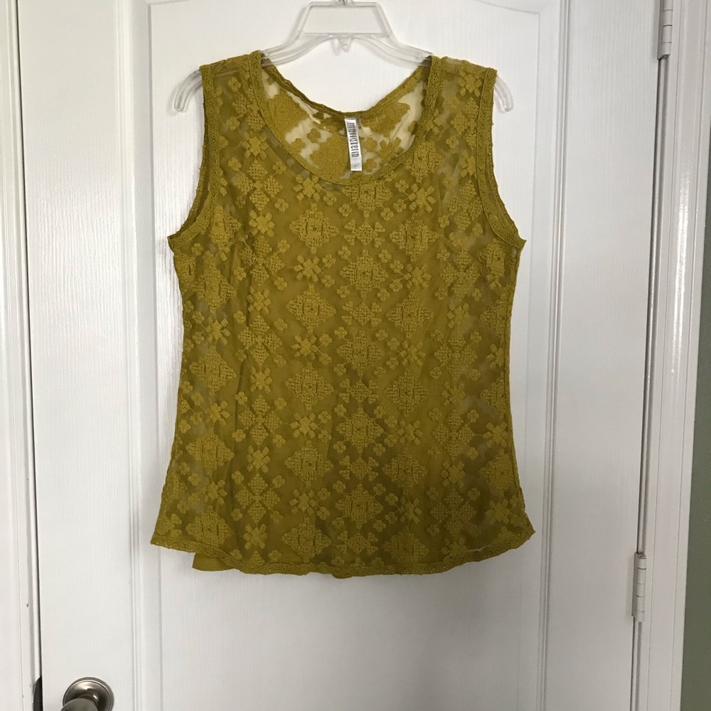 Monoreno Lace Tank NWT